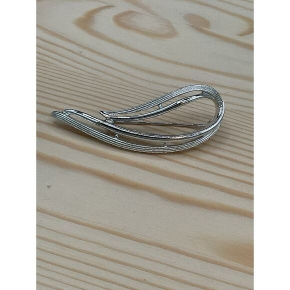 Sarah Coventry Leaf Swirl Shaped Brooch Pin Silver Tone Matte Polished Finish